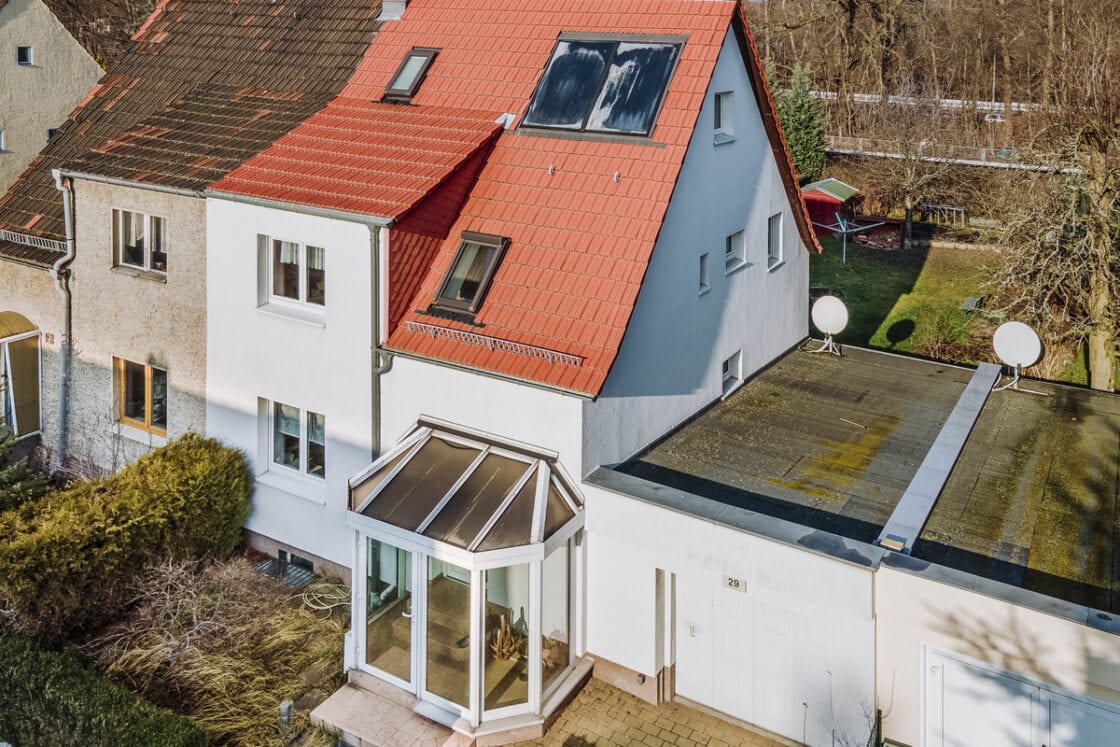 Provisionsfrei! Doppelhaushälfte mitten in Biesdorf: Familienfreundlich und gemütlich - Einfamilienhaus Dach